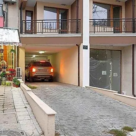 Joy Center Private Parking 5* Бургас