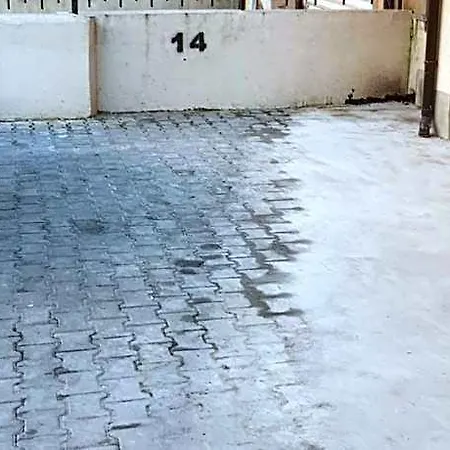 Joy Center Private Parking Хотел